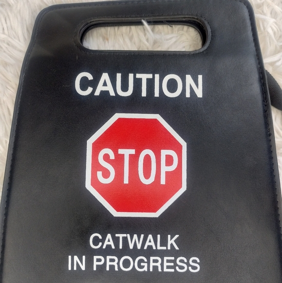 Catwalk Crossbody in black Brand New - Picture 3 of 6